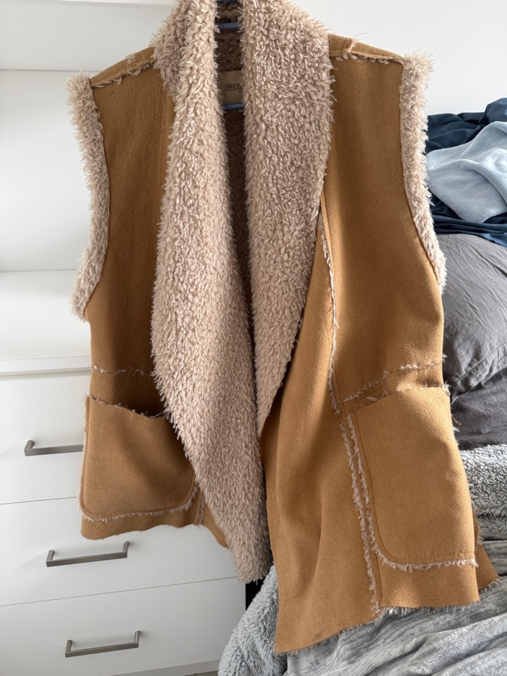 Women’s Faux Shearling Open-Front Teddy Vest - Camel